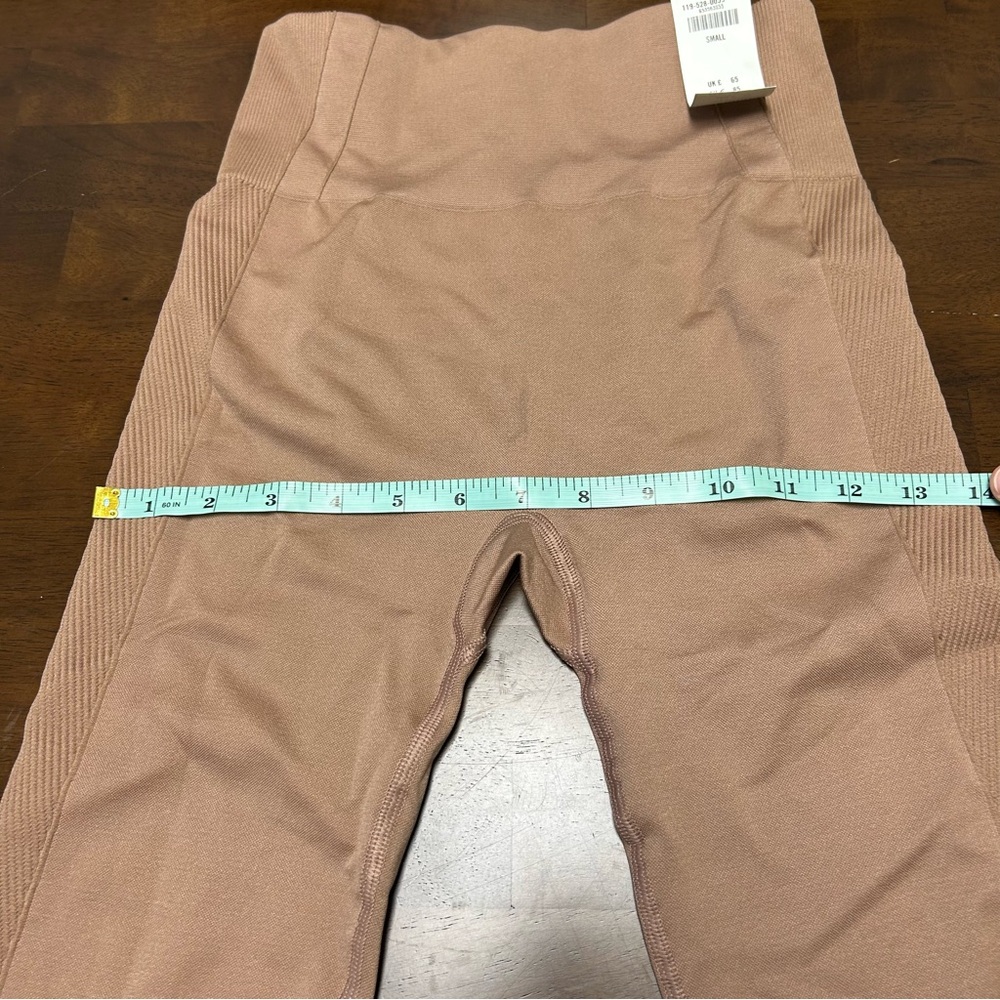 NWT Abercrombie YPB seamlessCORE 7/8 Length Leggings in Willow Taupe Size S - Picture 8 of 13